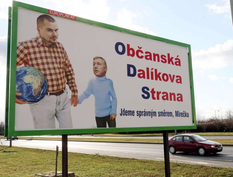 Billboard utahující si z blízkého vztahu někdejšího šéfa ODS Mirka Topolánka a jeho pravé ruky Marka Dalíka