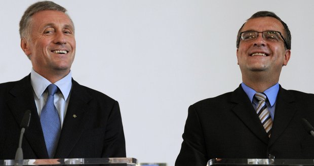 Mirek Topolánek a Miroslav Kalousek se jako premiér  ministr financí sešli v jedné vládě