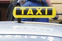 Policie dopadla muže podezřelého z vraždy taxikáře
