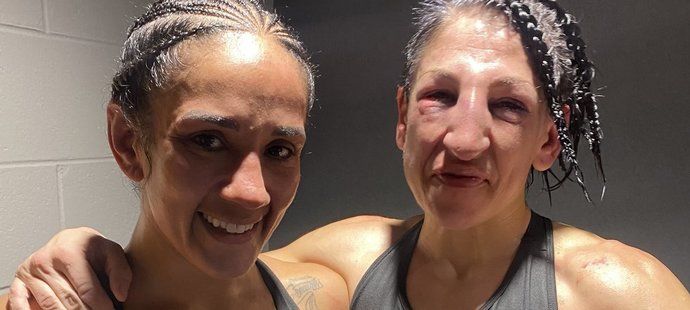 Zdevastovaný obličej Miriam Gutiérrezové po souboji s Amandou Serranovou.