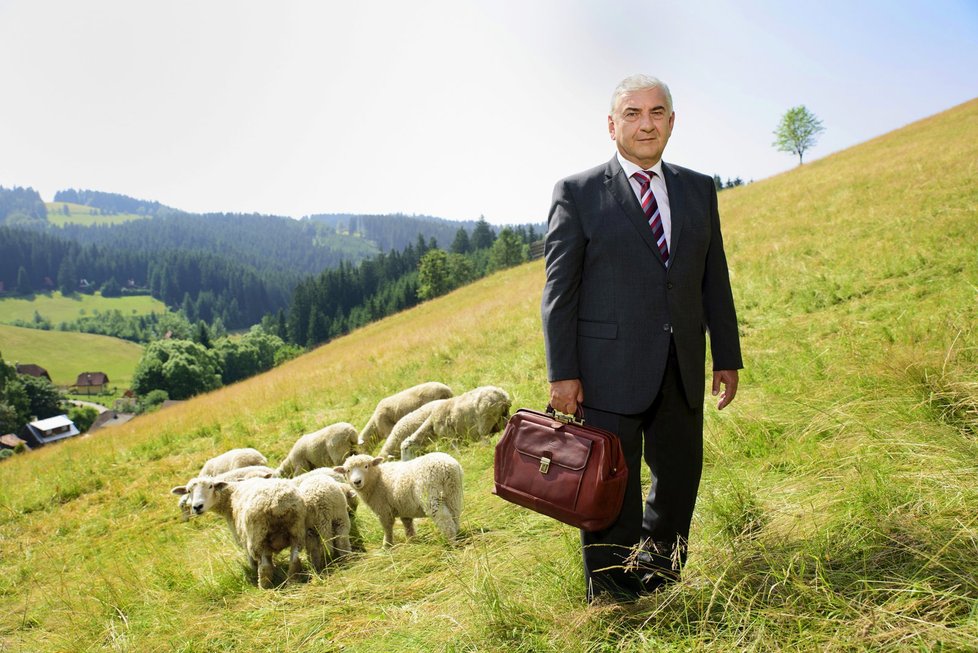 Doktor Martin ani v druhé sérii neodloží svůj pověstný oblek.