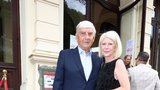 Karlovy Vary: Miroslav Donutil s manželkou