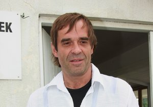 Miroslav Etzler je herec známý třeba z Pojišťovny štěstí.