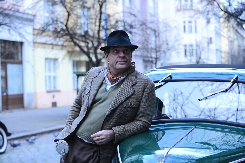 Miroslav Etzler při natáčení filmu Tenkrát v ráji