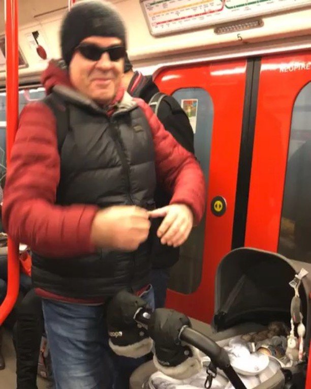 Miroslav Etzler hopsá v metru...