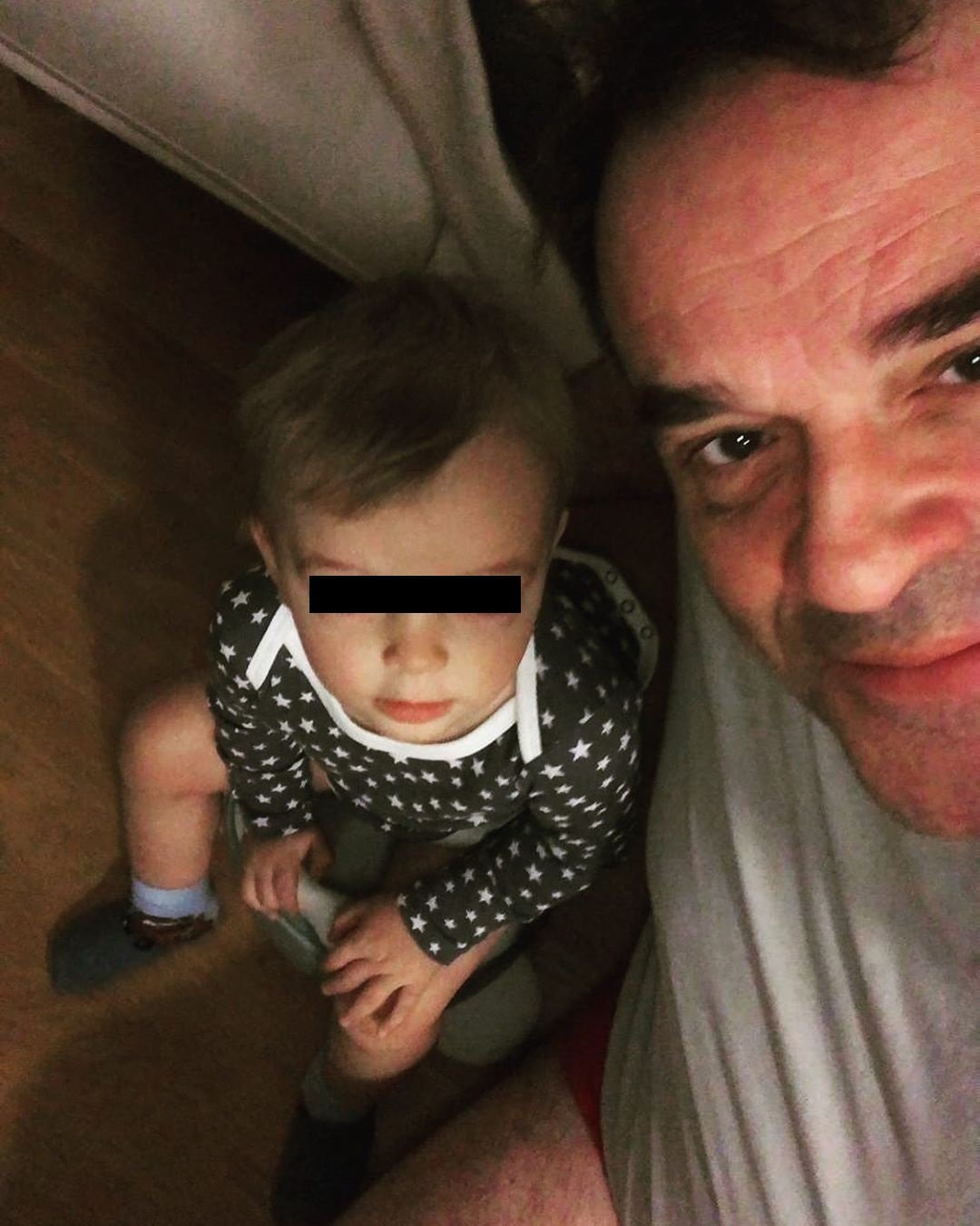 Miroslav Etzler zveřejnil fotku syna na nočníku...
