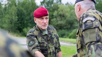 Nový šéfem armády bude dosavadní zástupce Hlaváč. Ministr Zůna hlasoval proti svému návrhu Nový šéfem armády bude dosavadní zástupce Hlaváč. Ministr Zůna hlasoval proti svému návrhu