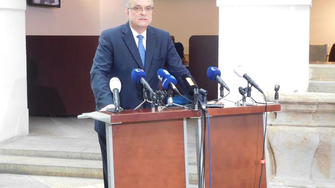 Miroslav Kalousek na tiskovce ve Sněmovně ke korunovým dluhopisům - kauze Andreje Babiše Miroslav Kalousek na tiskovce ve Sněmovně ke korunovým dluhopisům - kauze Andreje Babiše