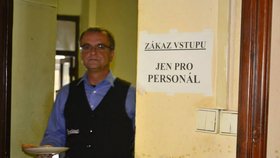 Miroslav Kalousek den před podzimními volbami obsluhoval voliče v jedné kutnohorské restauraci