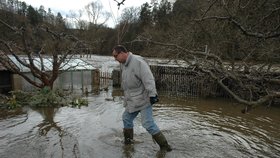 Povodně 2006: S velkou vodou se potýkal i Miroslav Kalousek na své chatě v Bechyni
