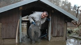 Povodně 2006: S velkou vodou se potýkal i Miroslav Kalousek na své chatě v Bechyni
