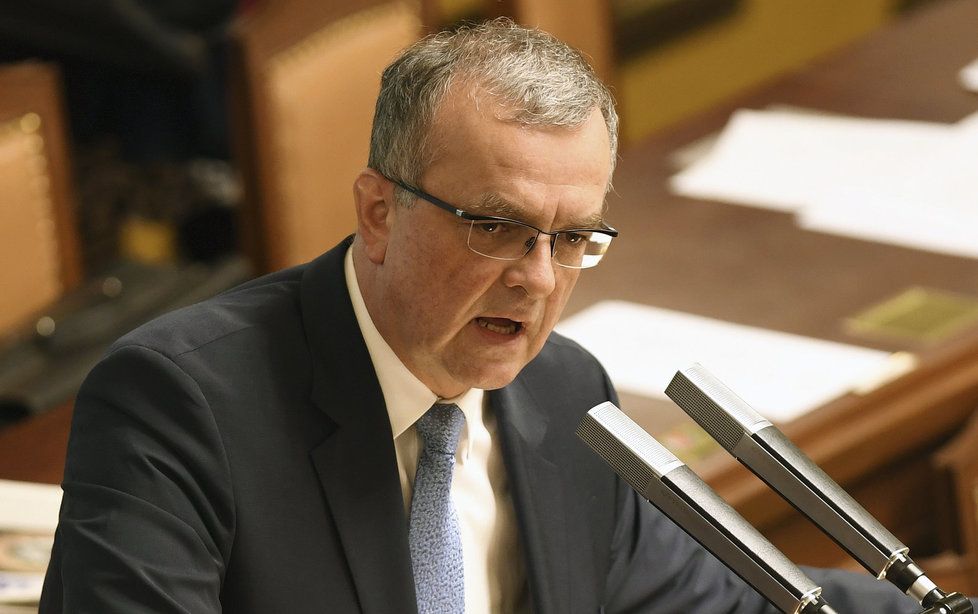 Miroslav Kalousek si ve Sněmovně stěžoval, že Andrej Babiš dal přednost otevření úseku dálnice D3 před jednáním PSP