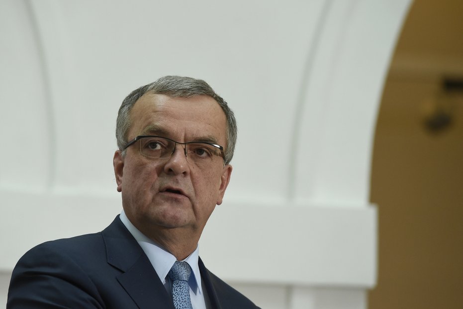 LEDEN: Miroslav Kalousek (TOP 09) složil poslanecký mandát.