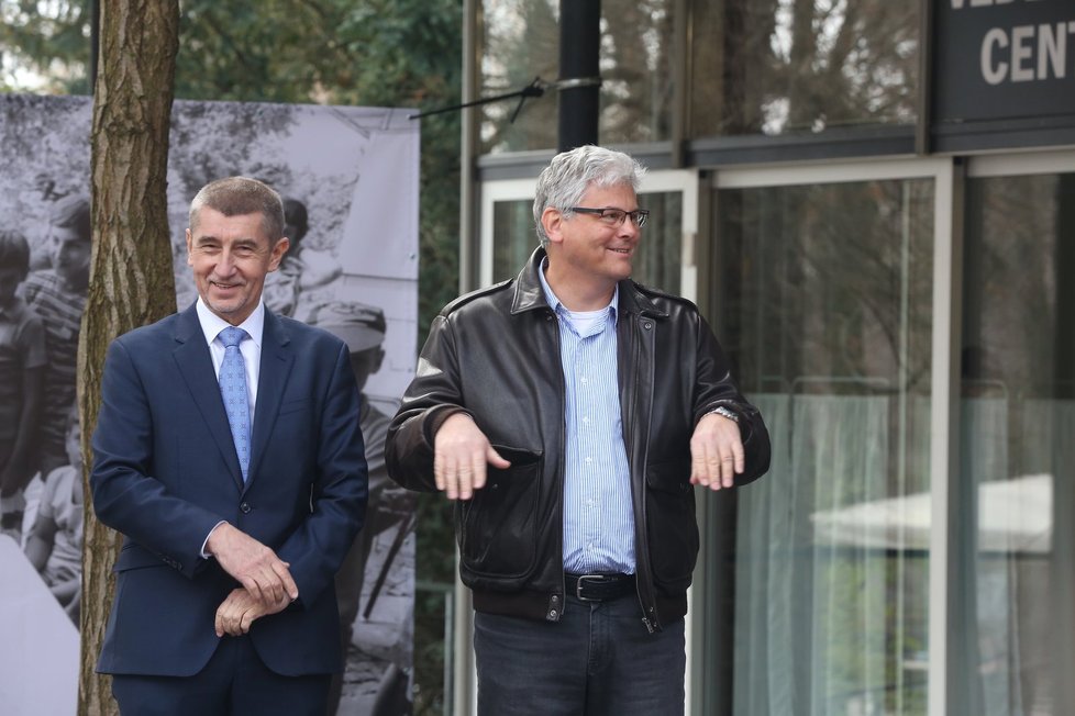 Ministr financí Andrej Babiš (ANO) a ministr zdravotnictví Miroslav Ludvík (ČSSD)