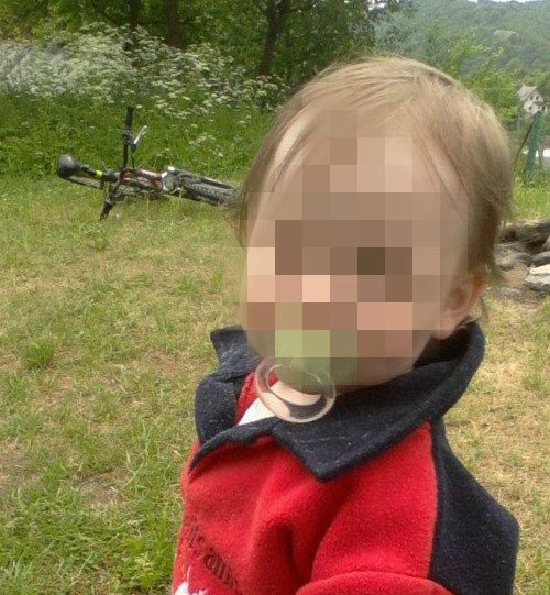 Maličké Nině bylo 1,5 roku, když zmizela. Její tělíčko se nikdy nenašlo, Miroslav L. se k její smrti nepřiznal, ale vyšetřovatelé pracují s možností, že zemřela spolu s maminkou.