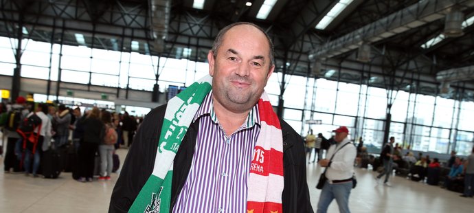 Chystá si zadní vrátka?