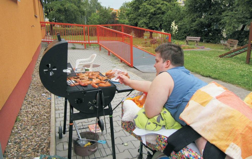 Zemřel hendikepovaný Míra Schneider (†31) z Chomutova. Elektrického vozíku se nedočkal.