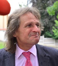 Vykřikoval jsem, že já mám menopauzu, obhajuje se poslanec Ševčík, který se potýká s vaginální suchostí Vykřikoval jsem, že já mám menopauzu, obhajuje se poslanec Ševčík, který se potýká s vaginální suchostí