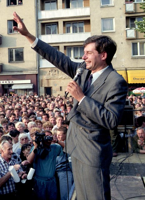 Miroslav Sládek na předvolebním mítinku v roce 1992