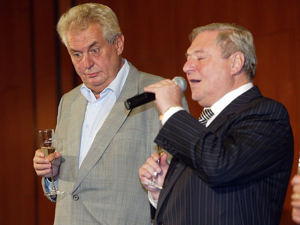 Lobbista Miroslav Šlouf (vpravo) po boku Miloše Zemana
