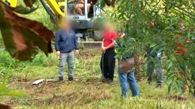 Miroslav L. kriminalistům ukazuje, kde mají být ostatky jeho obětí.