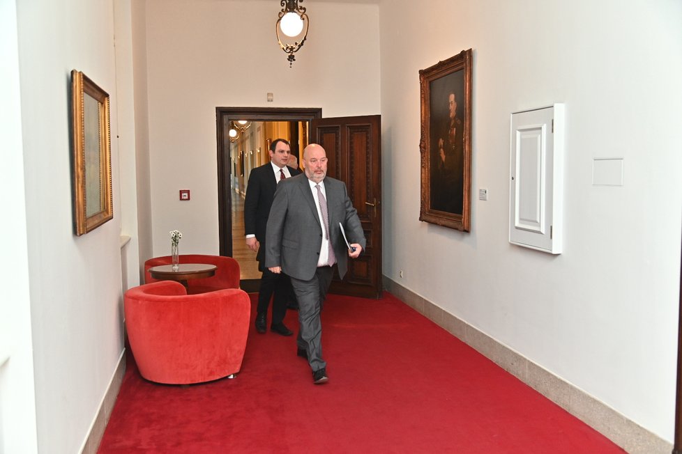 Ministr zemědělství Miroslav Toman před jednáním (7. 5. 2019)