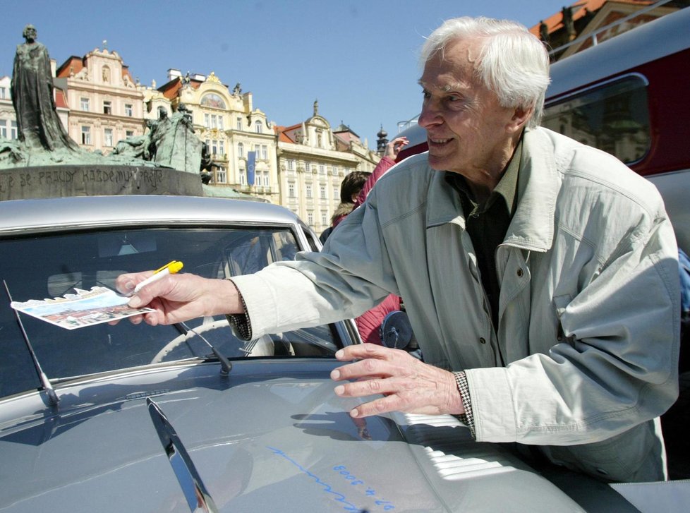 Zemřel cestovatel Miroslav Zikmund (†102).