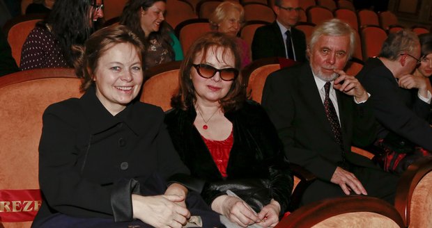 Sestry Šafránkovy přišly společně na premiéru nového českého filmu.