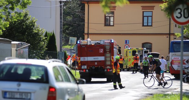 Tragická nehoda v Mírovicích u Prahy. Vyboural se motorkář, bohužel nepřežil. (7. srpen 2022)