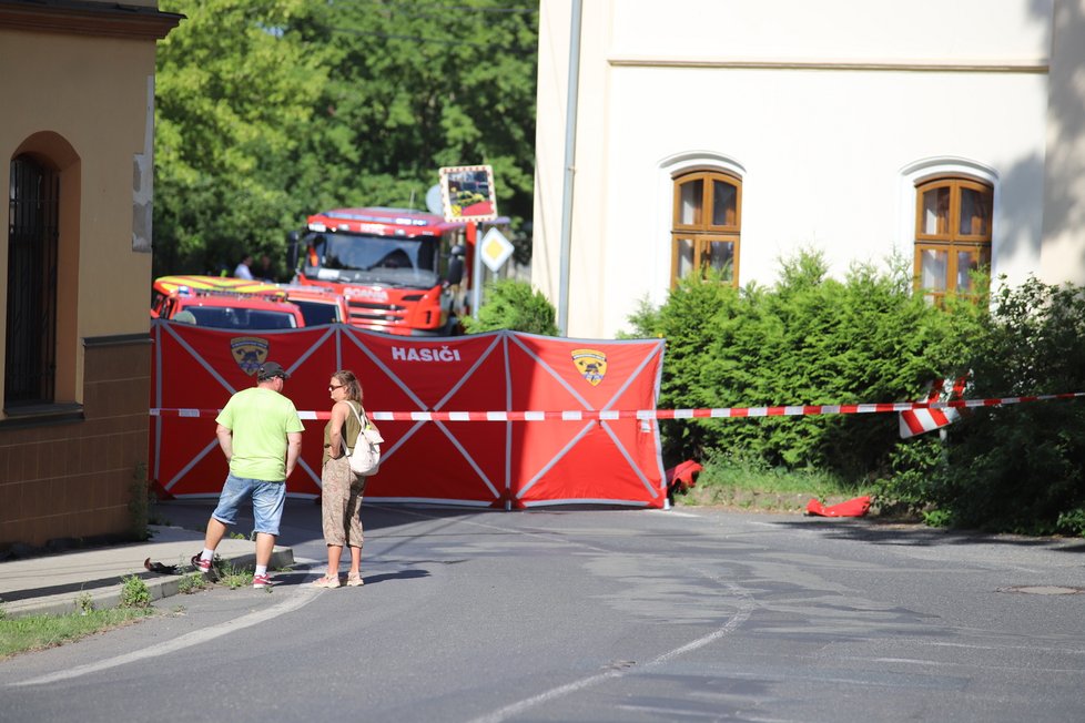 Tragická nehoda v Mírovicích u Prahy. Vyboural se motorkář, bohužel nepřežil. (7. srpen 2022)