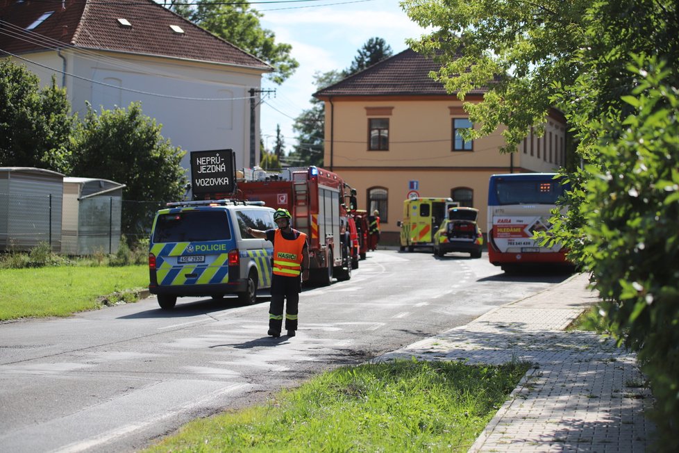 Tragická nehoda v Mírovicích u Prahy. Vyboural se motorkář, bohužel nepřežil. (7. srpen 2022)