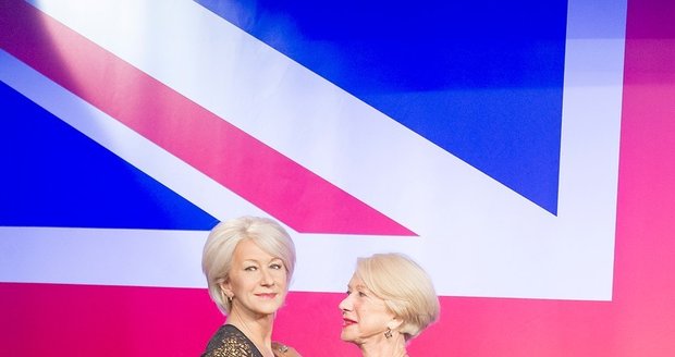 Helen Mirren se svými figurínami v Muzeu Madame Tussaud