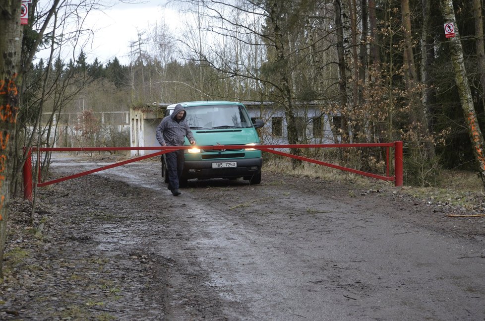 Míšu hledali kriminalisté i v troskách bývalé raketové základny.