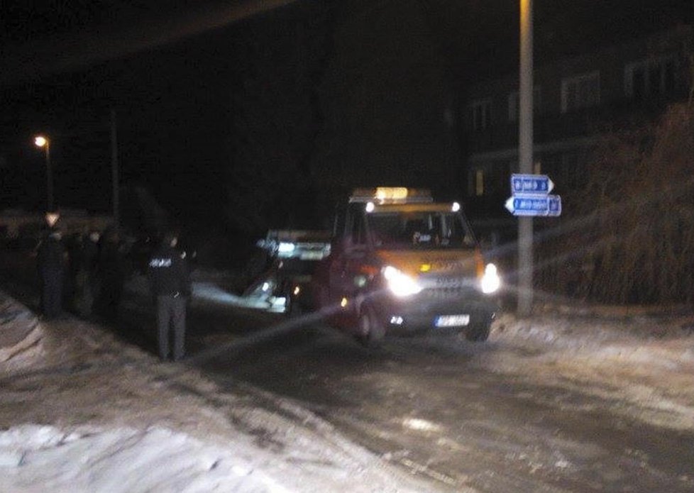 Reportér serveru Krimi Plzeň zachytil situaci před domem Otakara S.
