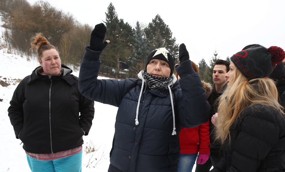 Z Prahy přijela pomoci v pátrání i kartářka a bývalá dětská herečka Michaela Kudláčková.