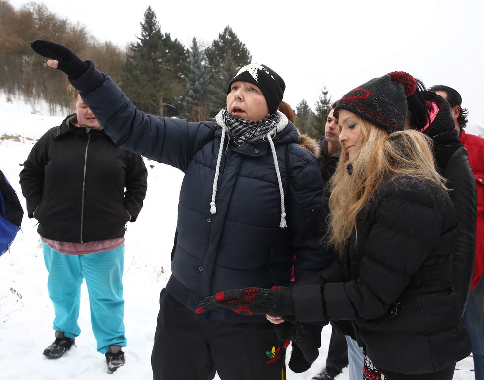 Z Prahy přijela pomoci v pátrání i kartářka a bývalá dětská herečka Michaela Kudláčková.