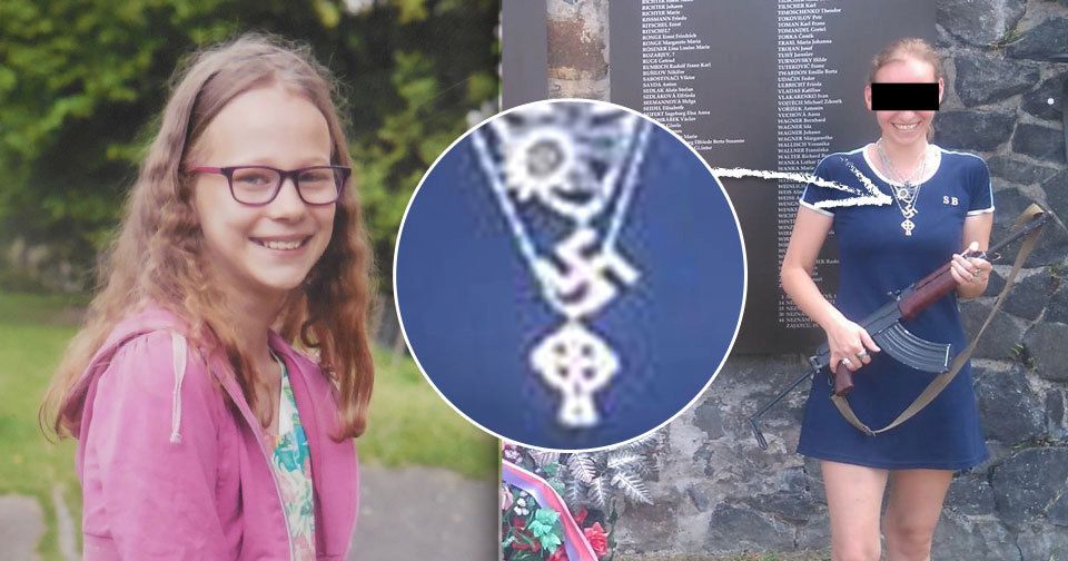 Nové šokující fotky matky Míši: Hákový kříž na krku a úsměv před památníkem z války