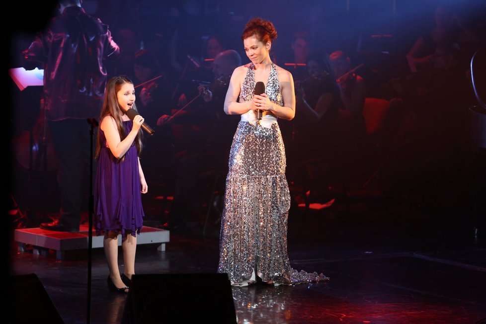 Na pódiu si Michaela zazpívala i s Natálkou, dcerou bývalého politika Stanislava Grosse