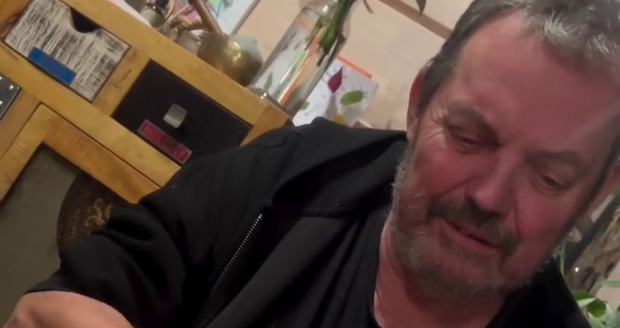 Míša Tomešová menderita cedera pergelangan kaki yang menyakitkan... Míša Tomešová menderita cedera pergelangan kaki yang menyakitkan...