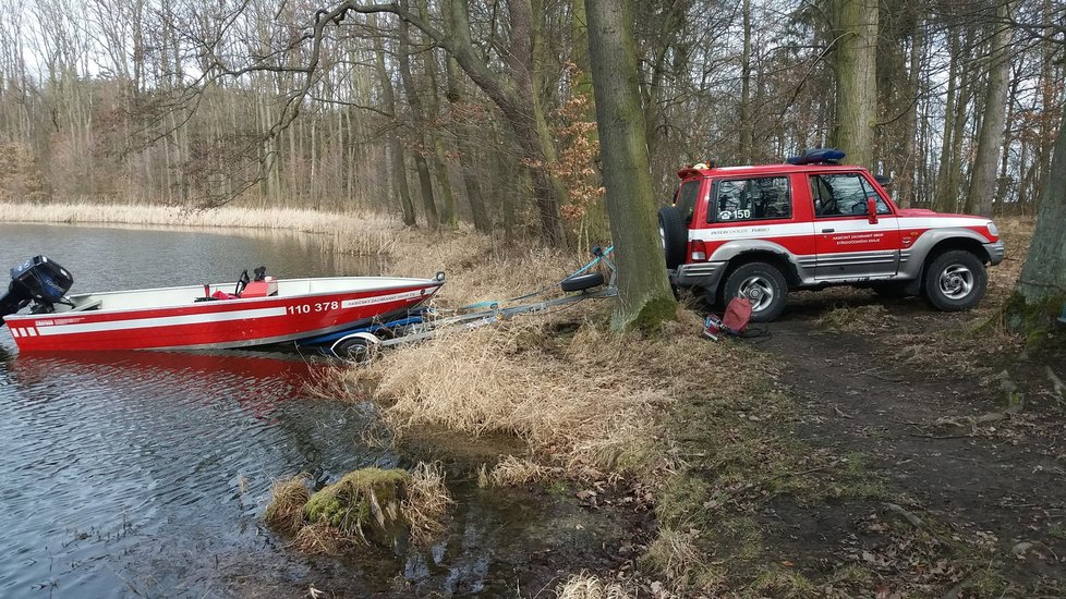 Míšu u bunkrů na Plzeňsku hledají potápěči