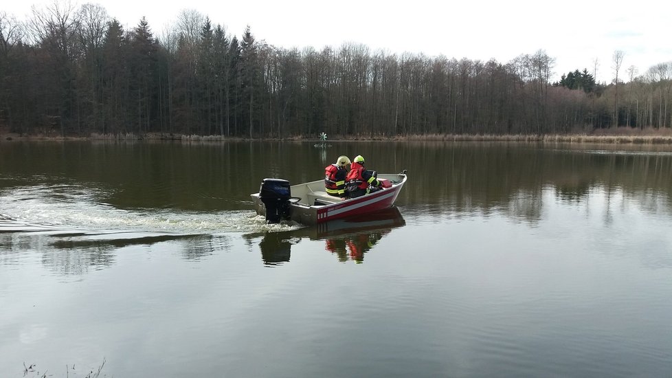 Míšu u bunkrů na Plzeňsku hledají potápěči