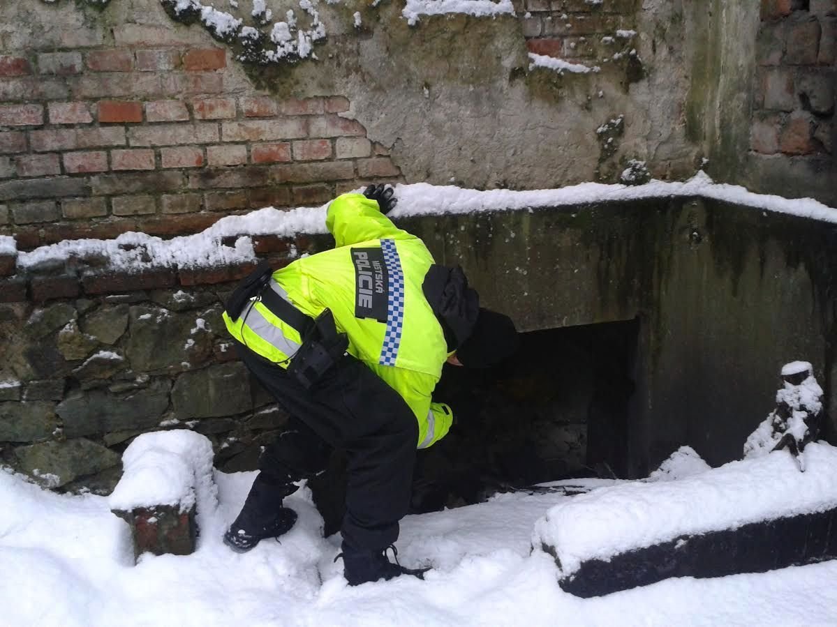 Policisté pátrali u domu, kde Míša bydlí.