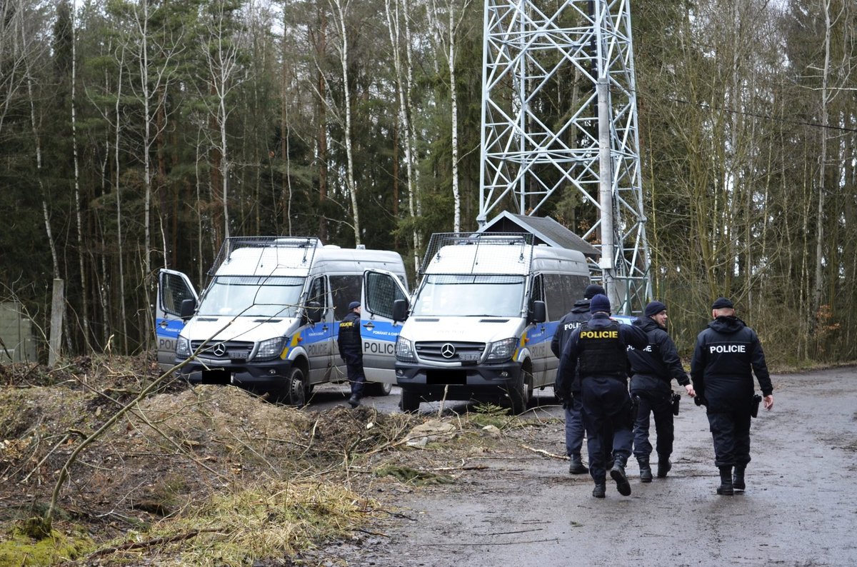 Policisté hledali zmizelou Míšu.