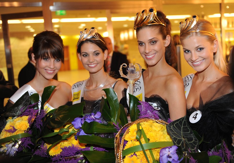 Nikol Rišková (Miss Sympatie), Lucie Smatanová (vicemiss), Aneta Vignerová (Miss ČR), Hana Věrná (1. vicemiss)