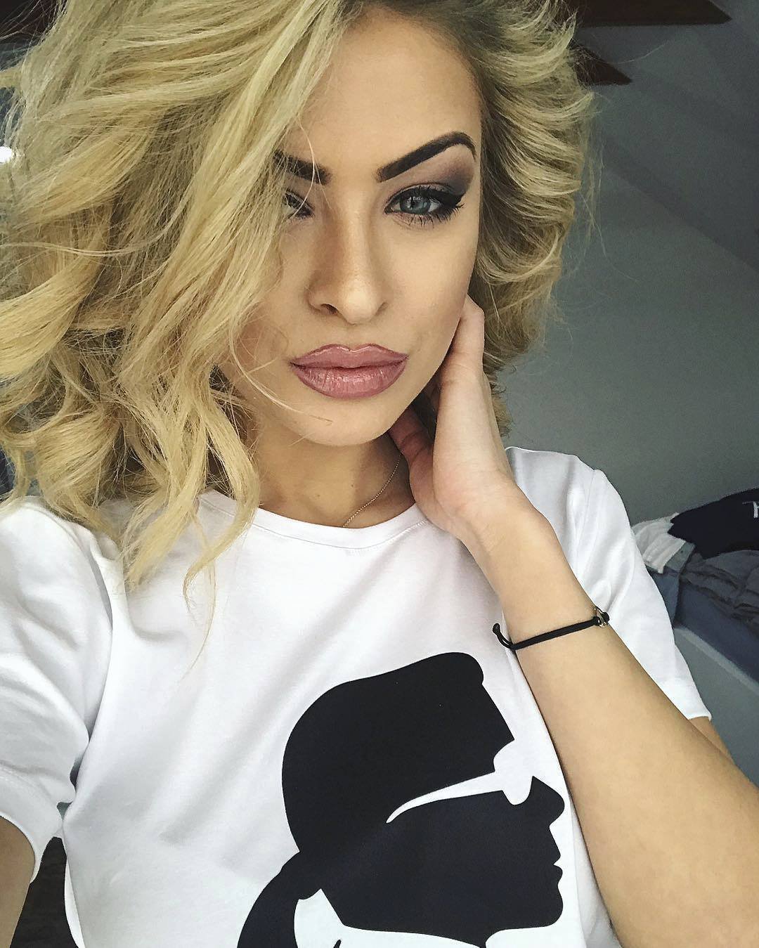 Miss Earth 2016 Kristýna Kubíčková