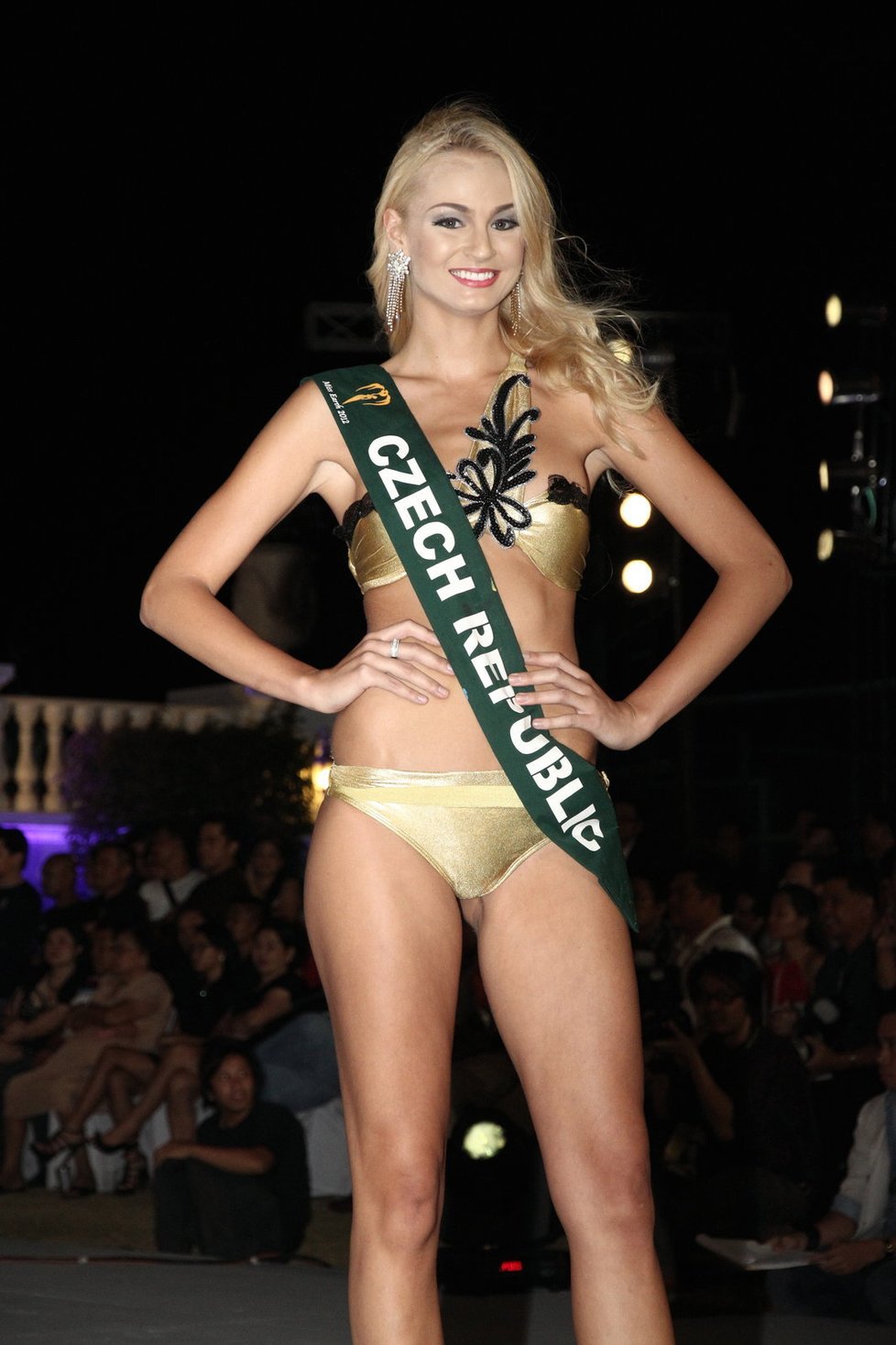 Tereza Fajksová na soutěži Miss Earth 2012