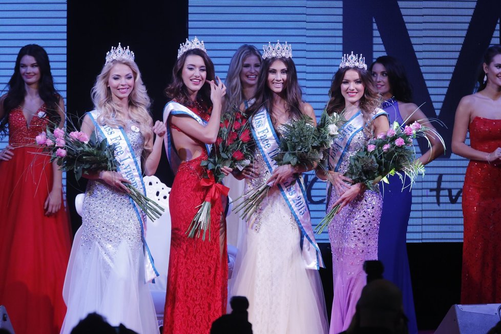 Miss Face 2015 má své finalistky. Královnou krásy se stala Barbora Hamplová, první vicemiss Monika Vaculíková, druhou vicemiss Natálie Myslíková a miss internet Veronika Thielová.