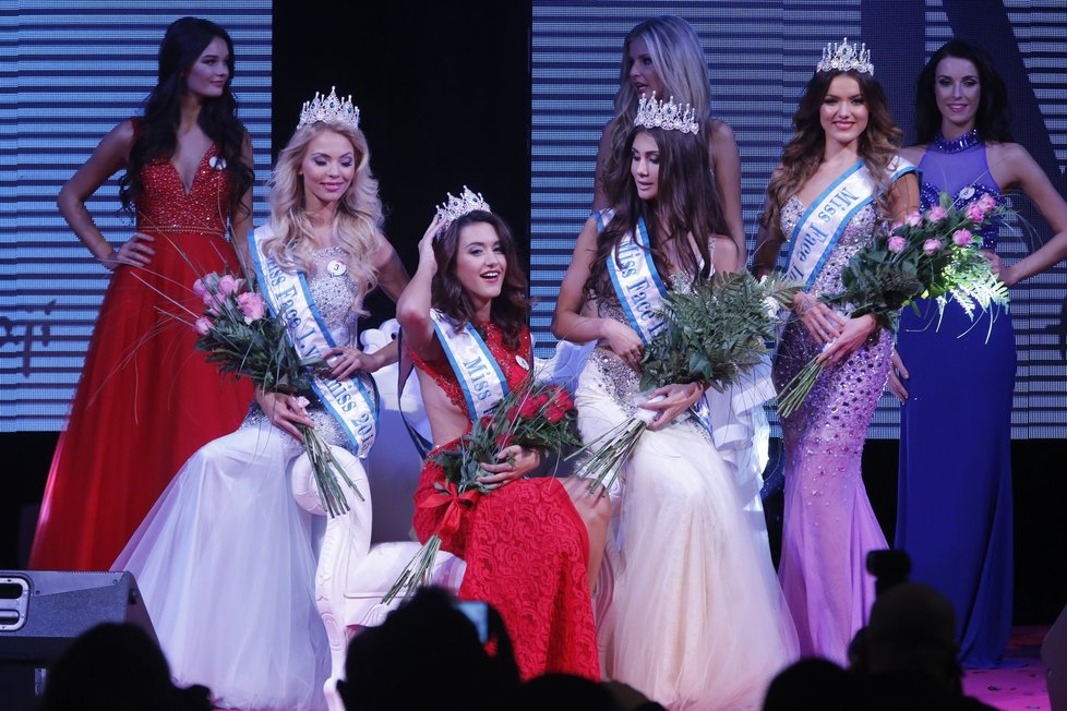 Miss Face 2015 má své finalistky. Královnou krásy se stala Barbora Hamplová, první vicemiss Monika Vaculíková, druhou vicemiss Natálie Myslíková a miss internet Veronika Thielová.