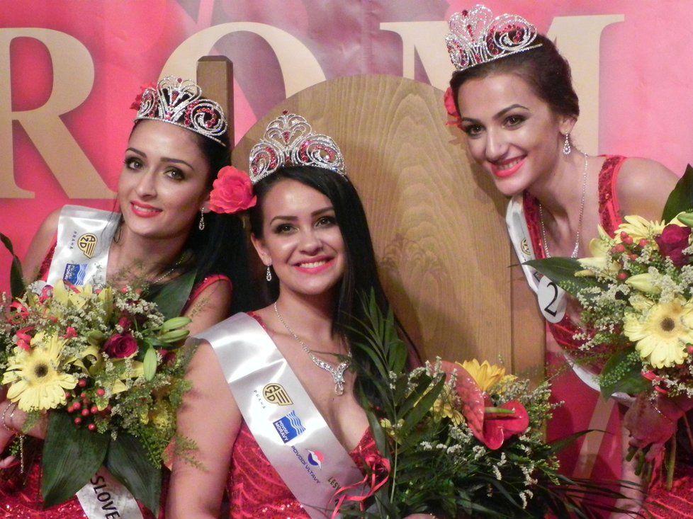 Vítězky - zleva Saskia Surmajová, uprostřed Miss Roma 2017 Kristýna Balážová, Ingrid Olachová