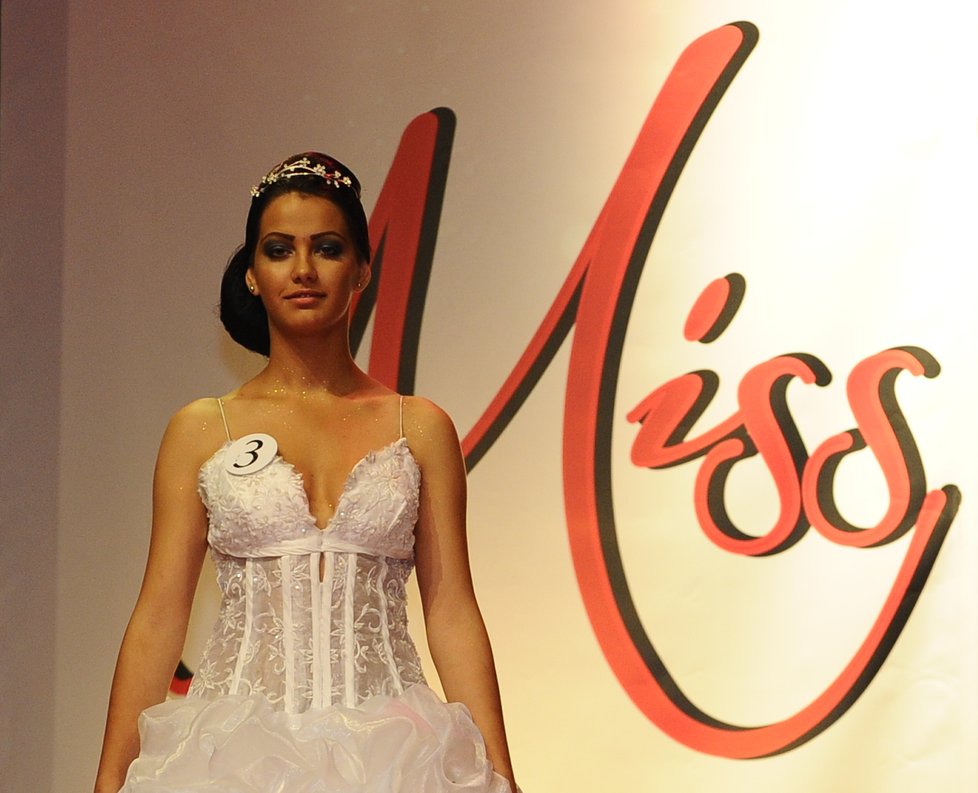 Sedmnáctiletá Adriana, vítězka Miss Roma 2014